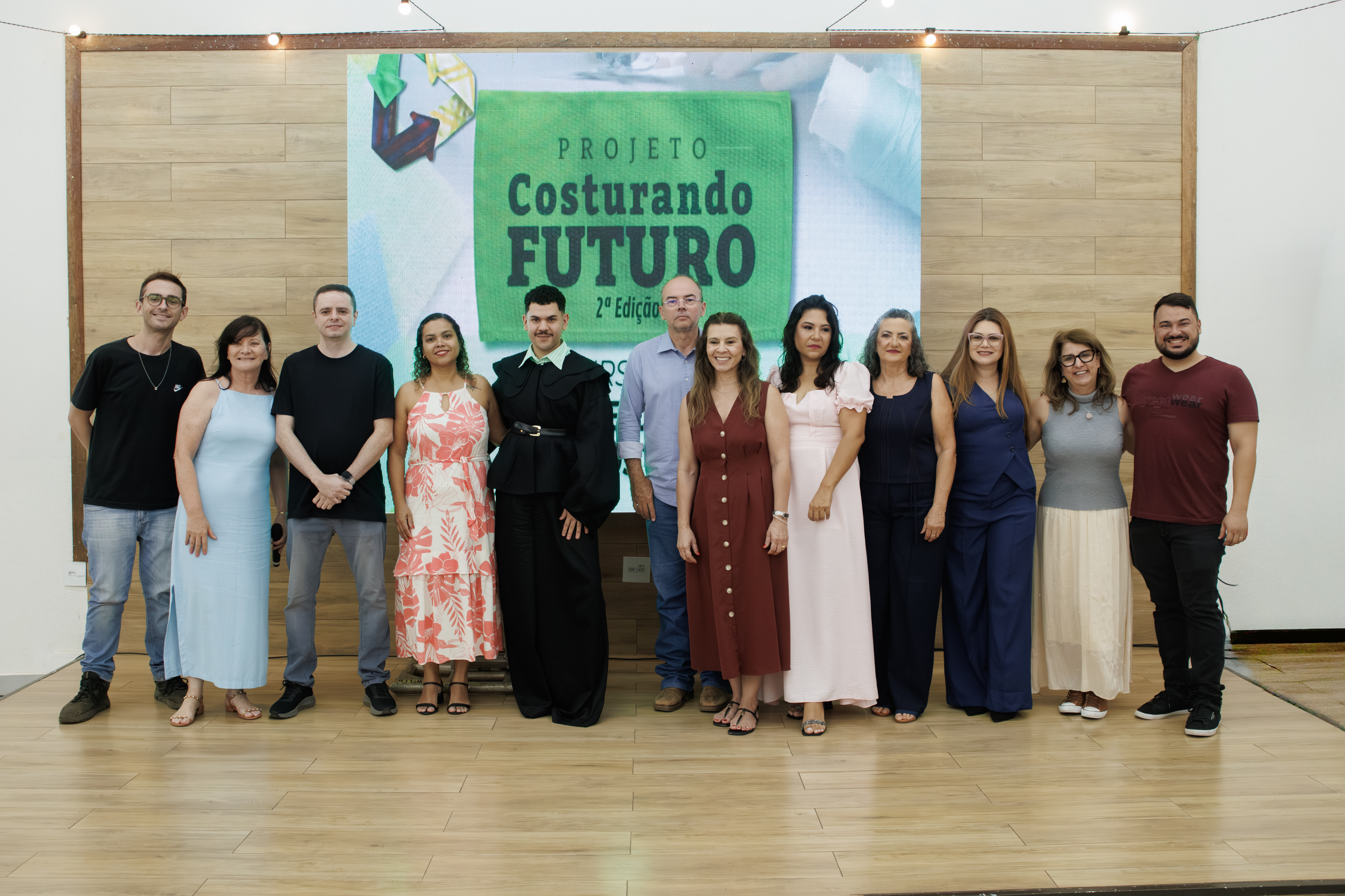 R5C_0553.jpg (26.52 MB)